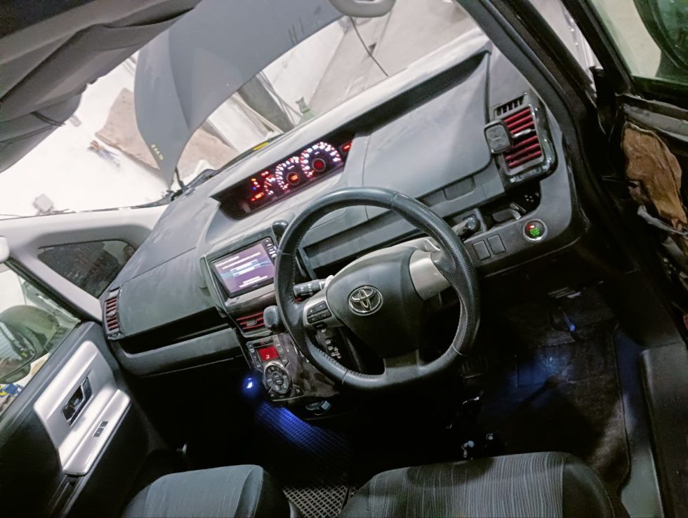 Выездная диагностика автоэлектрика на автомобиле Toyota Voxy